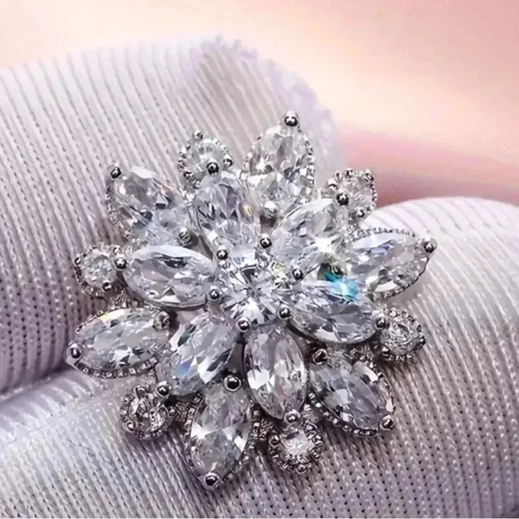 Elegant Silver Floral Crystal Earrings - Picture 4 of 4